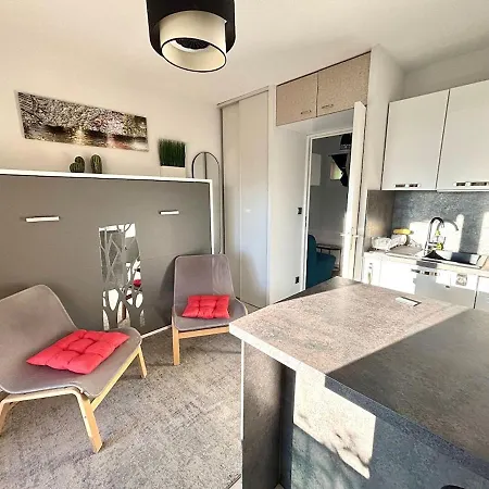 Cozy Les Maures Apartment *