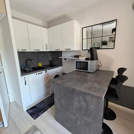 Cozy Les Maures Apartment