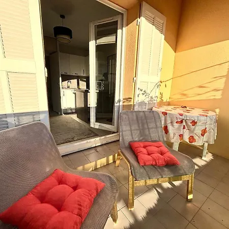 Cozy Les Maures Apartment La Londe-les-Maures